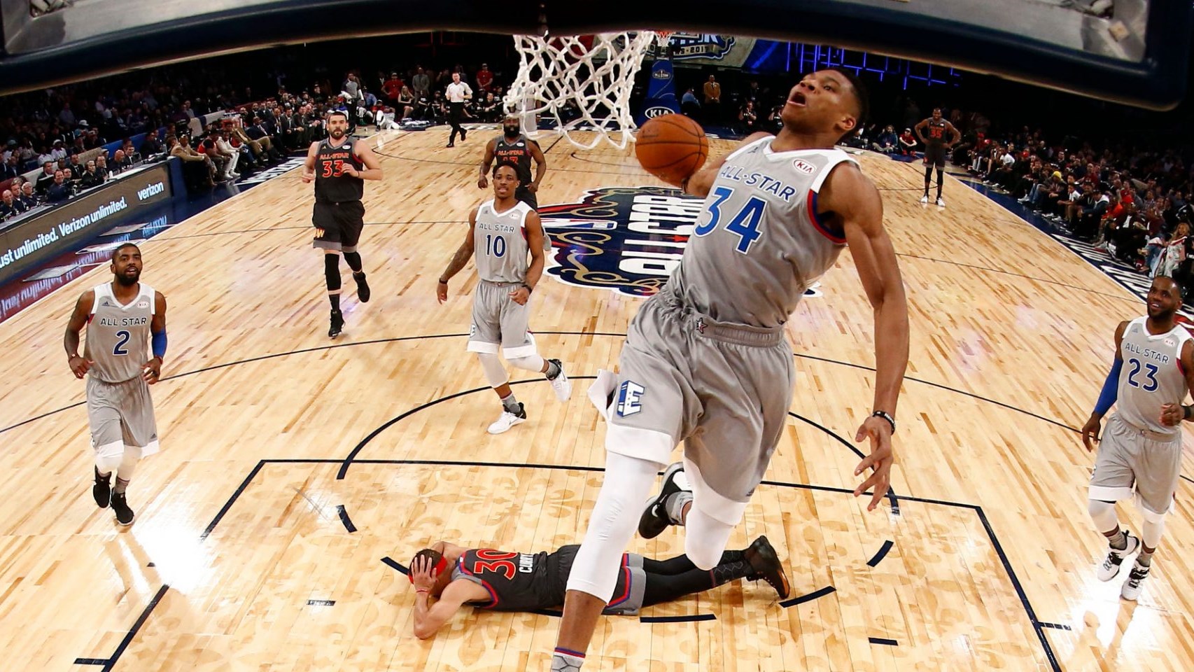 Το σαρδάμ του σχολιαστή με το όνομα του Αντετοκούνμπο – ΒΙΝΤΕΟ