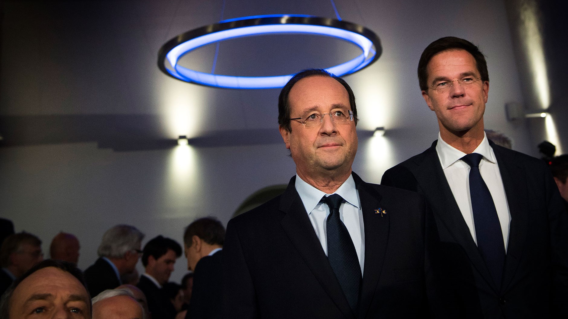 Ο Ολάντ συνεχάρη τον Ρούτε για την “καθαρή του νίκη κατά του εξτρεμισμού”