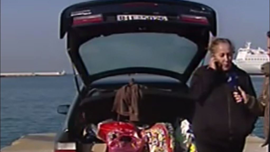 Σε απόγνωση τετραμελής οικογένεια που ζει σε αυτοκίνητο – ΒΙΝΤΕΟ