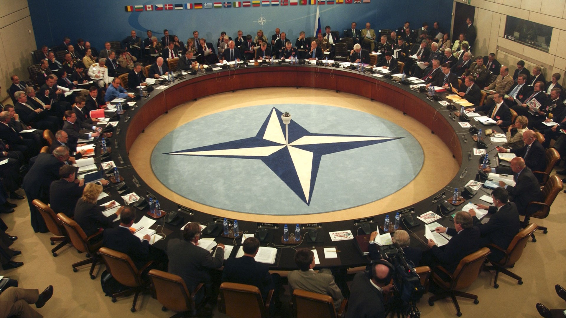 Το NATO εντάσσεται επισήμως στον διεθνή συνασπισμό κατά του ISIS