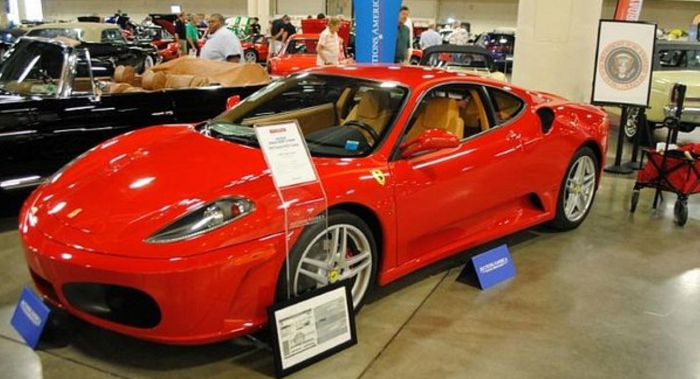 Στο σφυρί η Ferrari του Τραμπ – Ποια ήταν η τιμή πώλησης που έπιασε