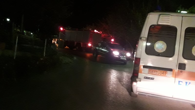 Αγρίνιο: Σε εξέλιξη επιχείρηση της Πυροσβεστικής για όχημα που έπεσε σε γκρεμό – ΒΙΝΤΕΟ