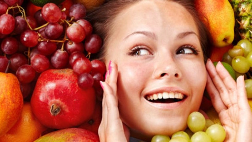 Οι τροφές που χαρίζουν λάμψη στο δέρμα