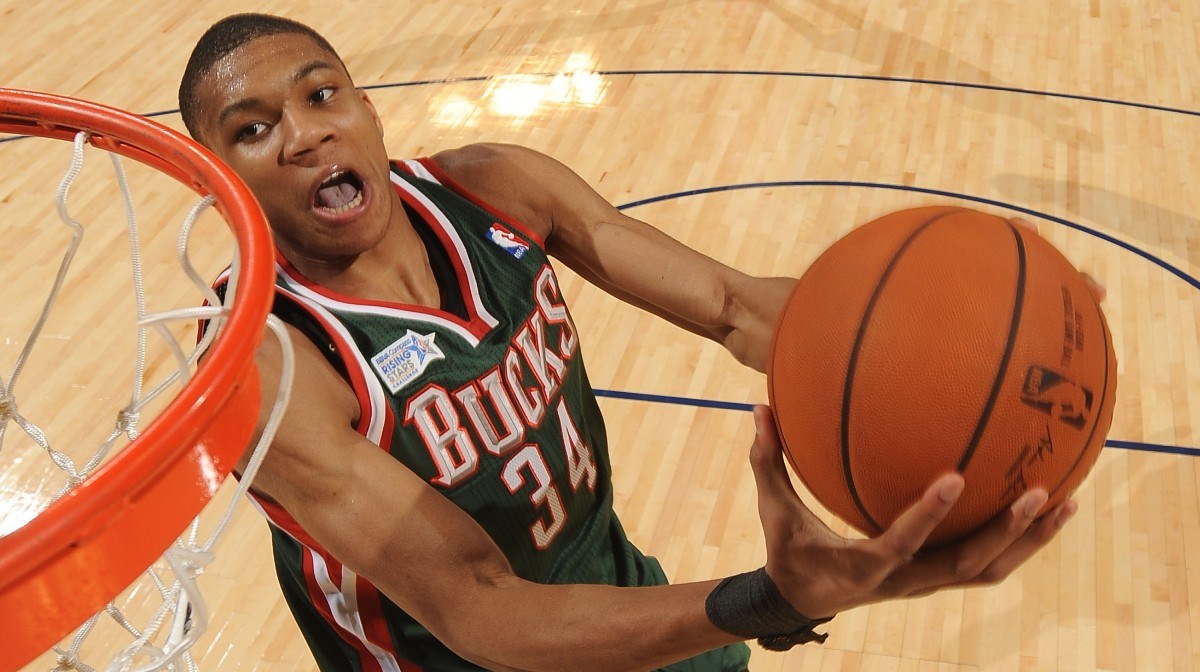 «Έσβησε τα φώτα» στον Κάρολ ο Γιάννης Αντετοκούνμπο – ΒΙΝΤΕΟ