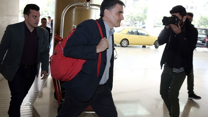 Ανοίγει το θέμα των δημοσιονομικών πλεονασμάτων