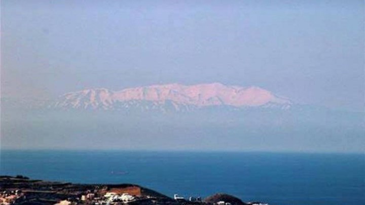 Όλη η αλήθεια για τη φωτογραφία της Κρήτης που τραβήχτηκε από τη Σαντορίνη