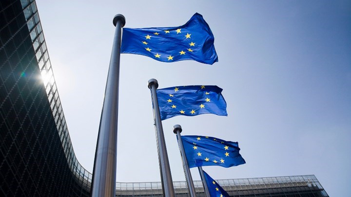 Η ΕΕ εύχεται μια νίκη του Εμανουέλ Μακρόν