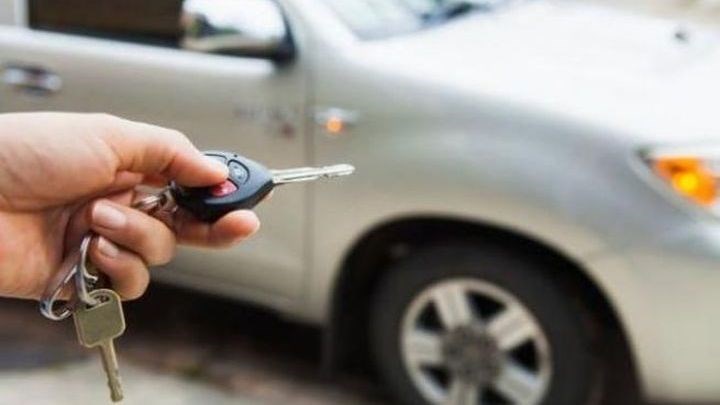 Μεγάλη απάτη με μεταβιβάσεις πολυτελών αυτοκινήτων