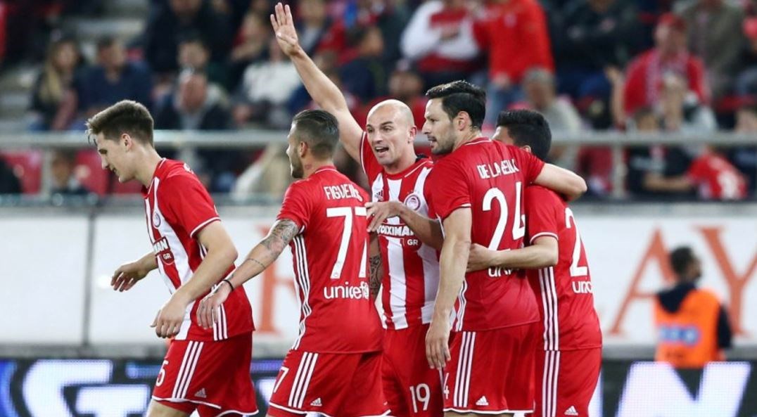 Ποδοσφαιριστής του Ολυμπιακού μιμείται τον… Στεφ Κάρι – ΒΙΝΤΕΟ