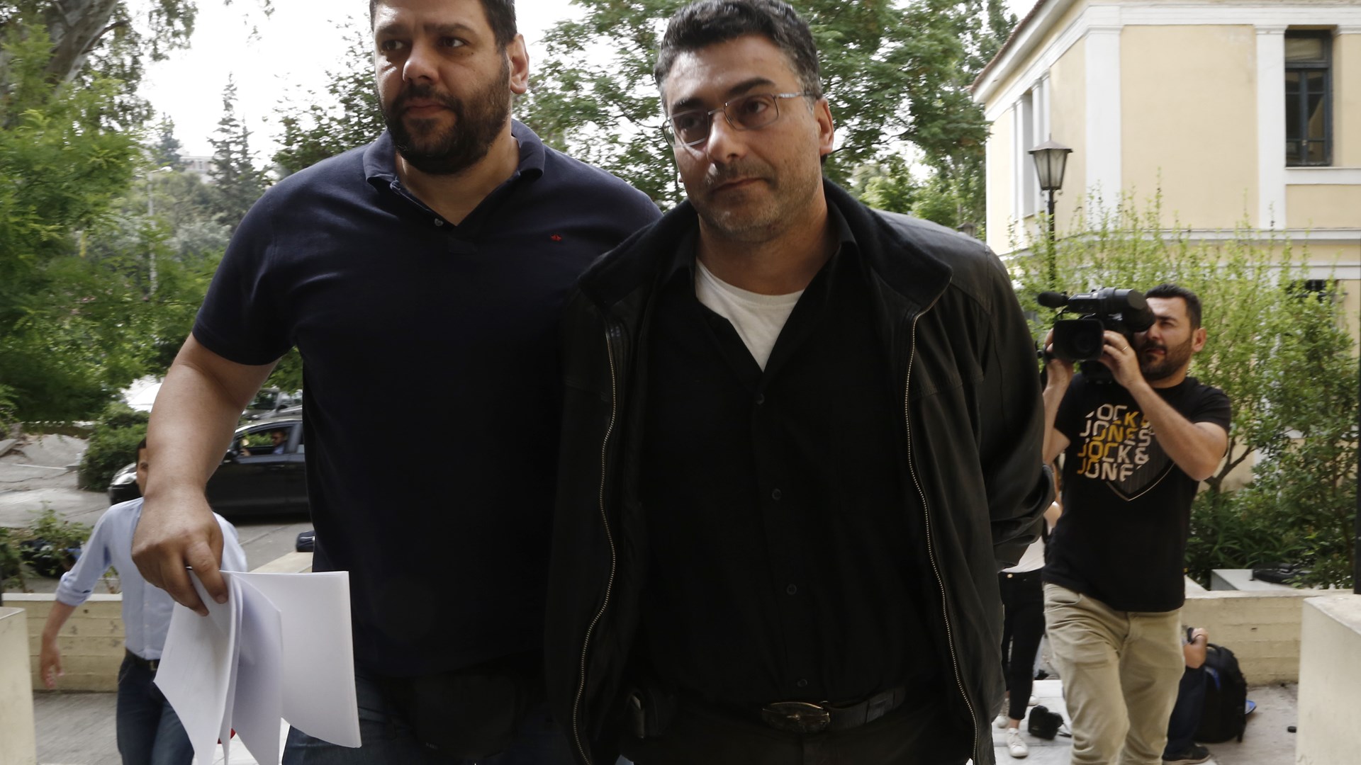 Στον εισαγγελέα ο «πιστολέρο» του Εφετείου – Έρευνα για την αργοπορημένη σύλληψη – ΦΩΤΟ – ΒΙΝΤΕΟ