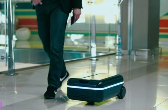 Η βαλίτσα που… περπατάει μόνη της – ΒΙΝΤΕΟ