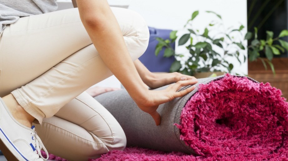 Πώς θα αποθηκεύσετε σωστά τα χαλιά σας