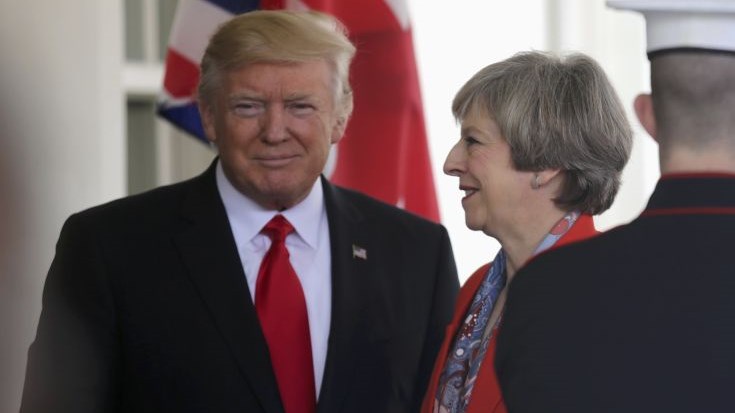 Το θέμα των διαρροών έθιξε στον Τραμπ η Τερέζα Μέι