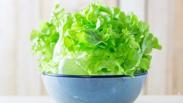 Τρία κόλπα για να στεγνώσεις το μαρούλι γρήγορα