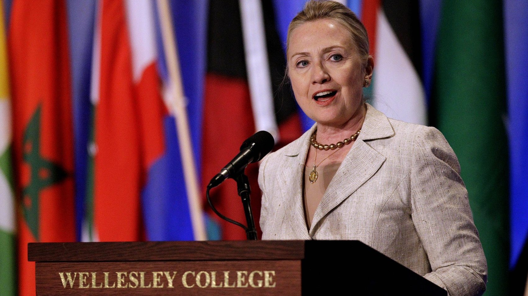 ΗΠΑ: Η Χίλαρι Κλίντον συνέδεσε τον Τραμπ με τον Νίξον και την παραίτησή του