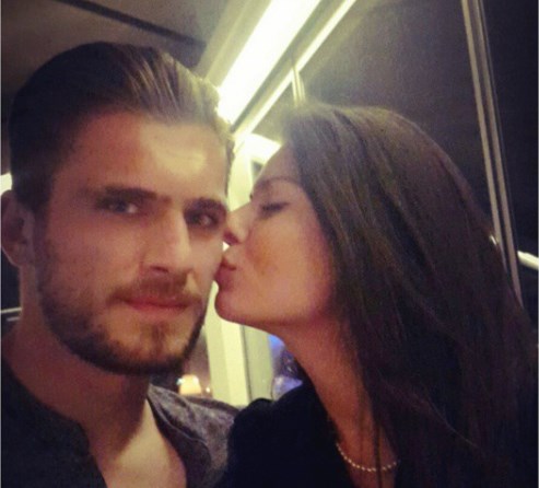 Ο Έλληνας ποδοσφαιριστής και η Σταρ Ελλάς παντρεύτηκαν – ΦΩΤΟ