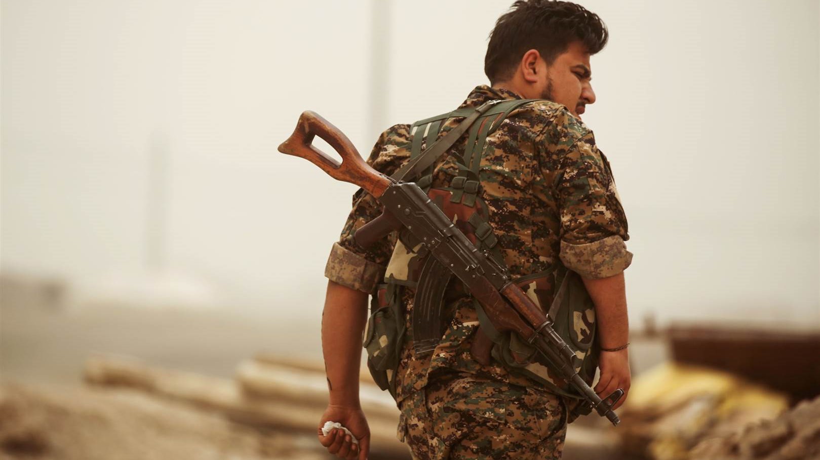 H Ουάσιγκτον ανακοίνωσε ότι ξεκίνησε ο εξοπλισμός των Κούρδων μαχητών στην Συρία