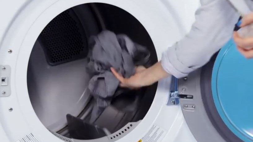 Παγάκια στο πλυντήριο ρούχων; – Το κόλπο για να αποφύγετε το σιδέρωμα – ΒΙΝΤΕΟ