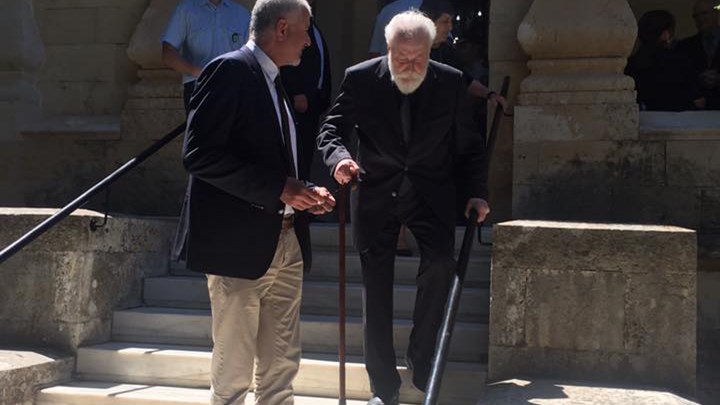 Ένας επιζών της μάχης της Κρήτης στην κηδεία του Κωνσταντίνου Μητσοτάκη – ΦΩΤΟ