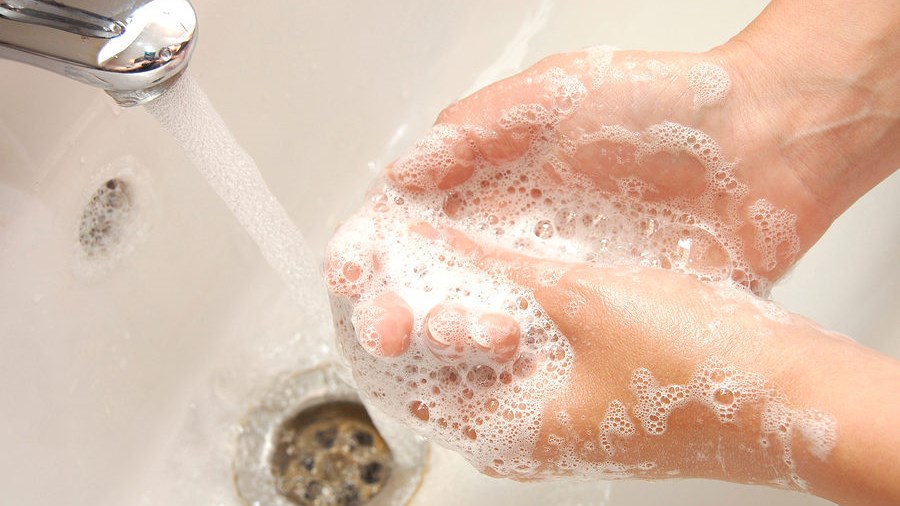 Το πλύσιμο των χεριών με κρύο νερό είναι εξίσου αποτελεσματικό όσο και με ζεστό