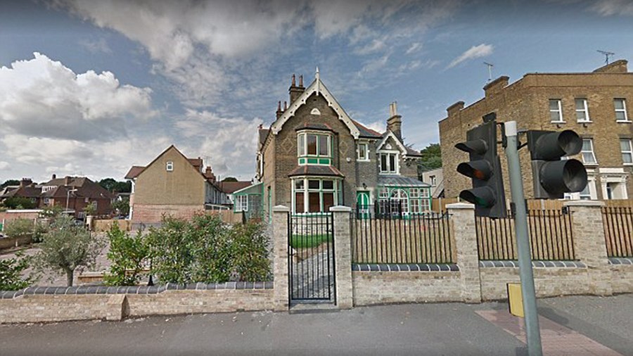 Μαχαίρωσαν γυναίκα στο Λονδίνο φωνάζοντας συνθήματα για τον Αλλάχ