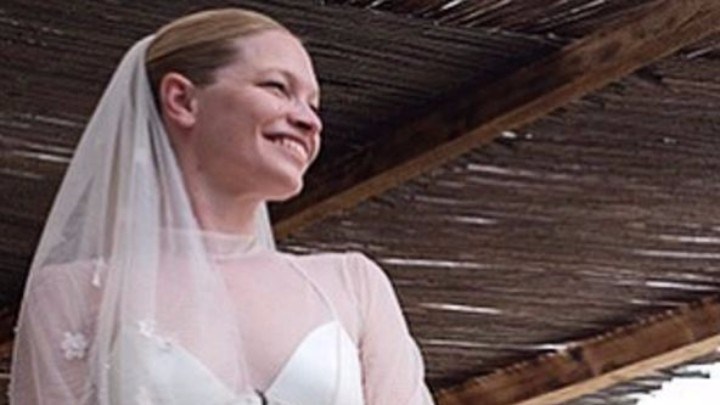 Παντρεύτηκε στη Ρόδο η κόρη του Ντέιβιντ Γκίλμουρ των Pink Floyd – ΦΩΤΟ