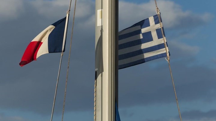 Αλλαγή παιχνιδιού για την Αθήνα – Αντί για χρέος αναπτυξιακά κονδύλια μέσω… Παρισιού