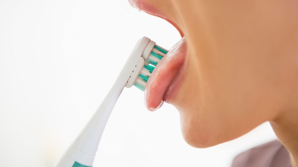 Μην ξεχνάς ποτέ να βουρτσίζεις τη γλώσσα σου – Δες γιατί