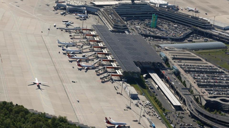Γερμανία: Έκτακτη προσγείωση αεροσκάφους επειδή τρεις επιβάτες συνομιλούσαν για τρομοκρατία