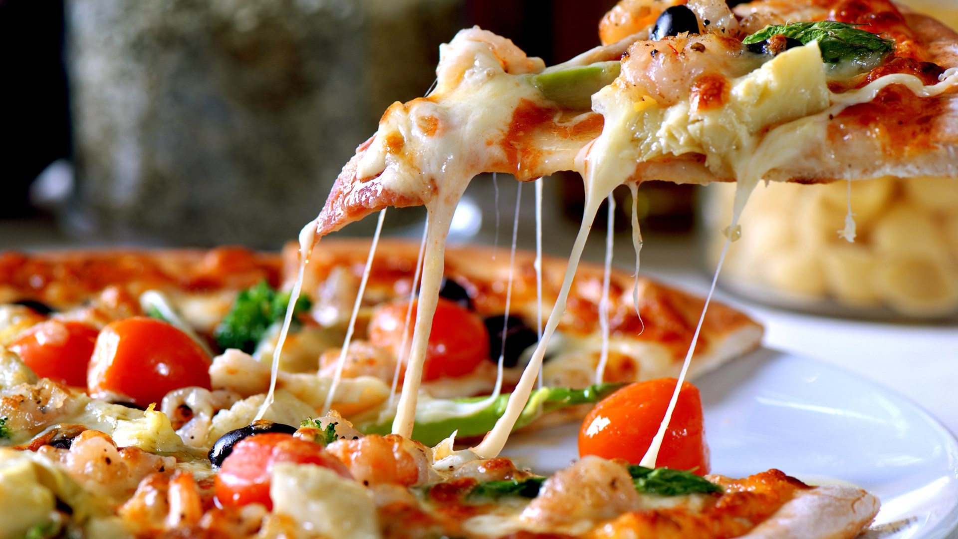 Δείτε την μεγαλύτερη πίτσα στον κόσμο – BINTEO