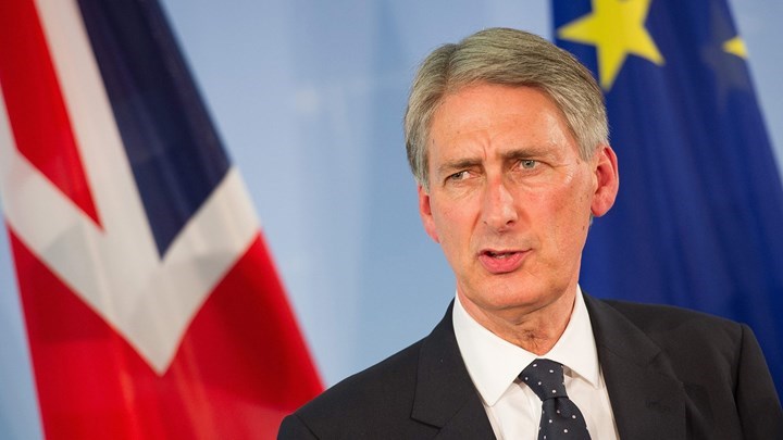 Times: Ο υπουργός Οικονομικών θα πιέσει για παραμονή της Βρετανίας στην τελωνειακή ένωση της ΕΕ