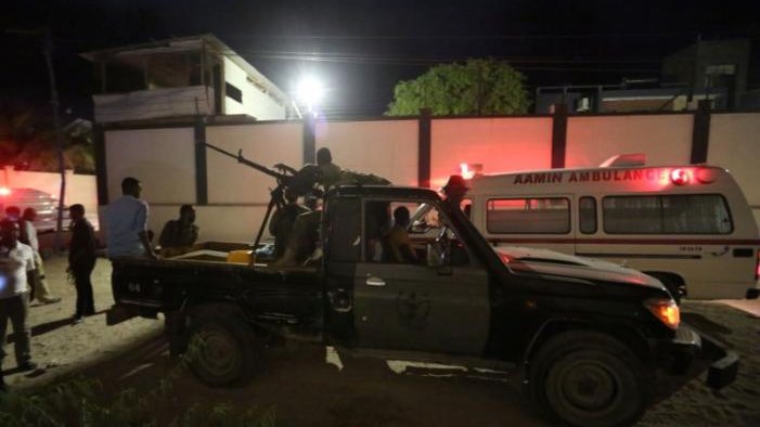 Σομαλία: 6 νεκροί και τουλάχιστον 20 όμηροι από επίθεση ενόπλων σε ξενοδοχείο