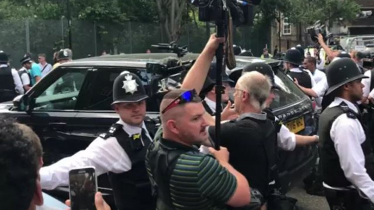 Έντονες αποδοκιμασίες κατά της Μέι – ΒΙΝΤΕΟ