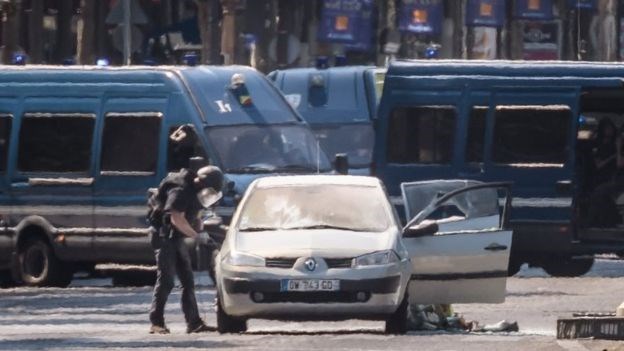 Γαλλία: Γνωστοί για συμμετοχή στο σαλαφιστικό κίνημα ο δράστης της επίθεσης στα Ηλύσια Πεδία και η οικογένειά του
