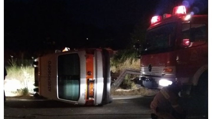 Λέσβος: Τραγικό δυστύχημα από σύγκρουση ΙΧ με ασθενοφόρο – ΦΩΤΟ