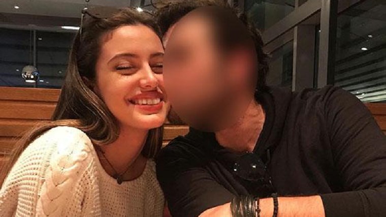 Το φιλί γνωστού τραγουδιστή στα γενέθλια της 15χρονης κόρης του – ΦΩΤΟ