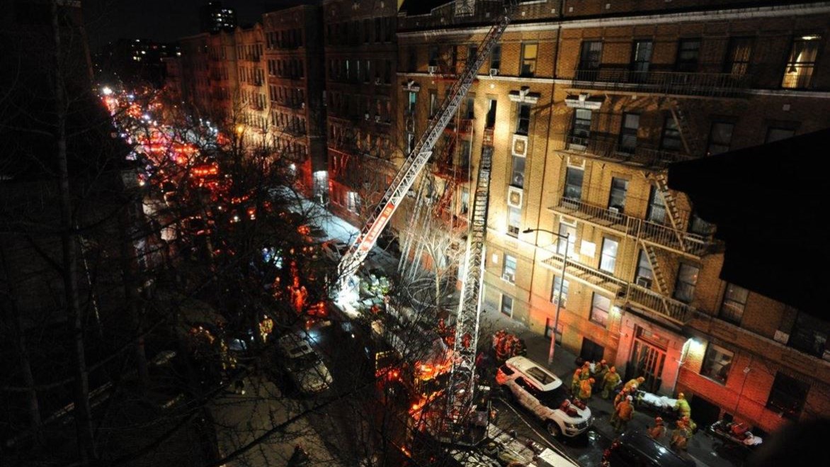 Ένα παιδί που έπαιζε με την κουζίνα ευθύνεται για την φονική πυρκαγιά στο Μπρονξ