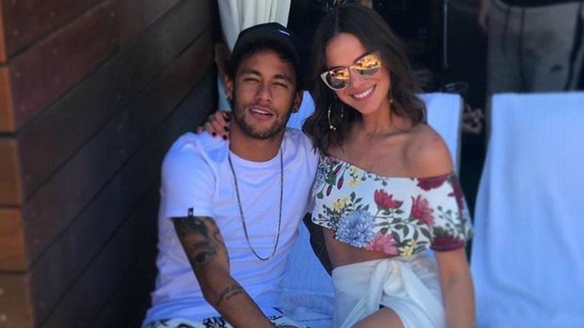 Ασυγκράτητος Νεϊμάρ – Το παθιασμένο φιλί στη Μπρούνα- ΦΩΤΟ