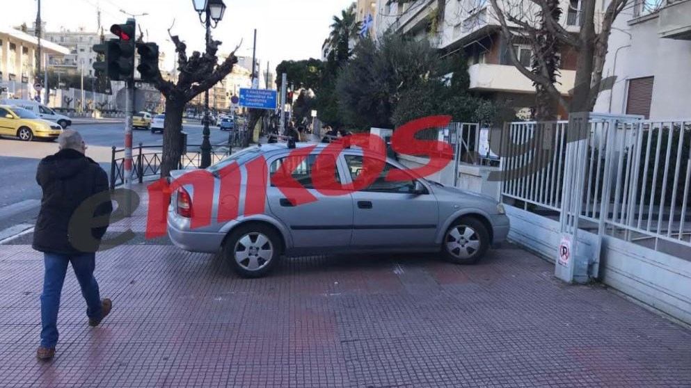 Νέο παρκάρισμα για… χειροκρότημα- Αυτή τη φορά, απέναντι από το Μέγαρο Μουσικής- ΦΩΤΟ αναγνώστη