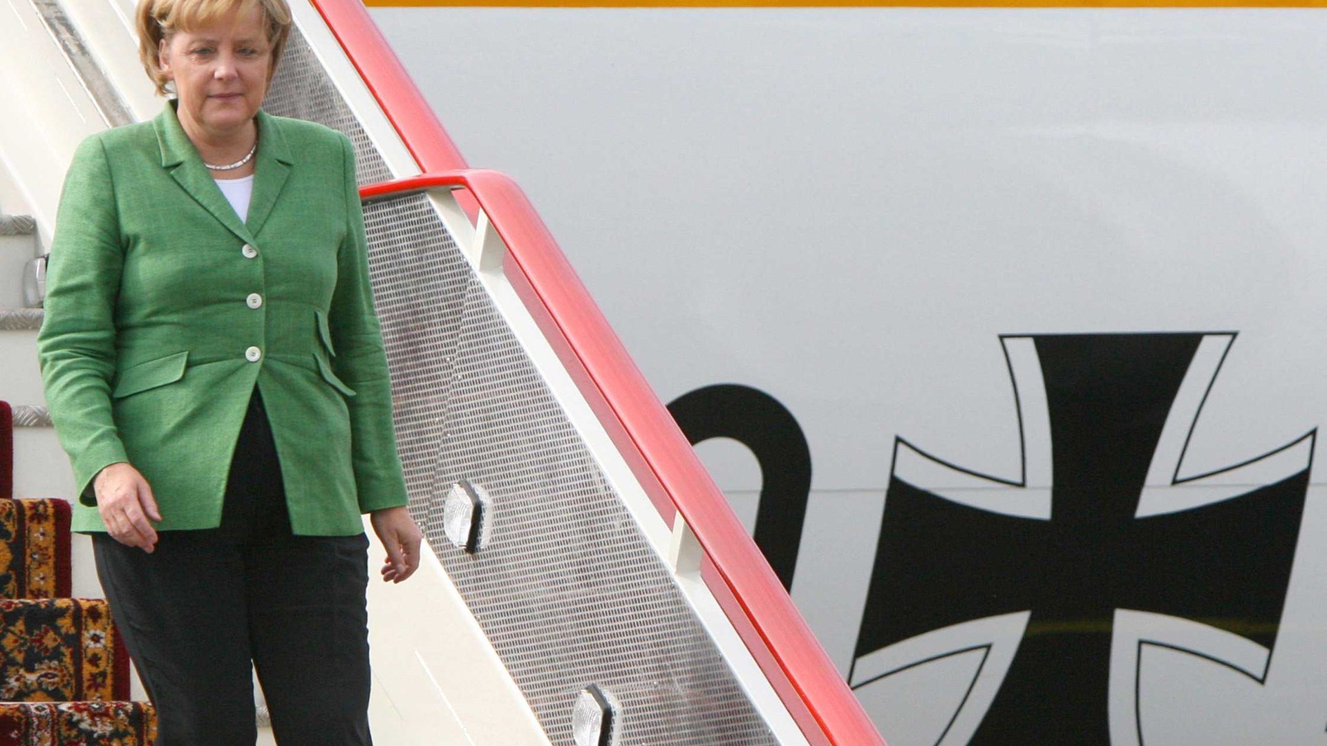 Η Μέρκελ μένει «γυμνή» στο εξώφυλλο γερμανικού περιοδικού – ΦΩΤΟ