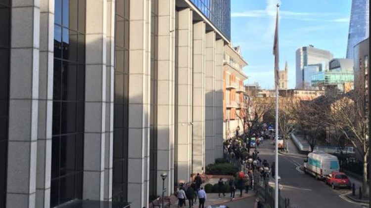 Ύποπτο πακέτο στα γραφεία των Financial Times στο Λονδίνο – ΤΩΡΑ