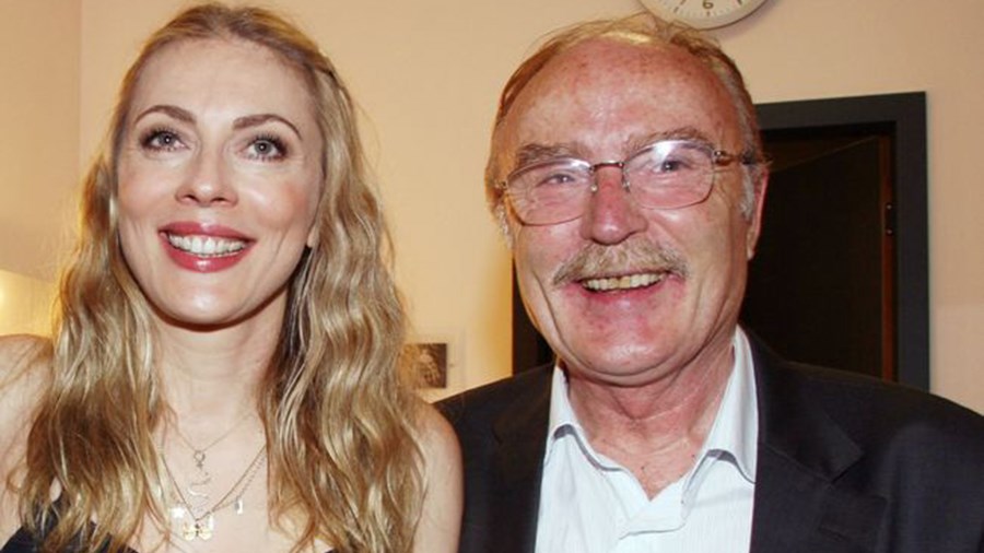 Η συγκινητική εξομολόγηση του Ντίνου Καρύδη: Η Σμαράγδα μας συντηρεί – ΒΙΝΤΕΟ