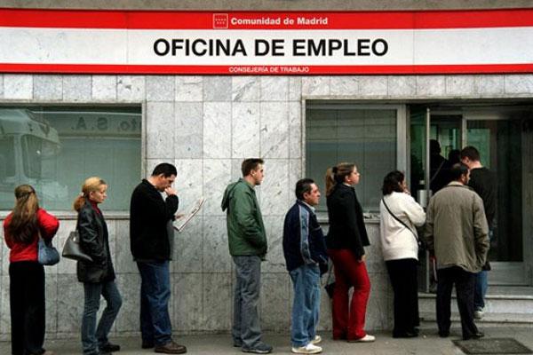 Αλμα επί κοντώ η ανεργία στην Ισπανία