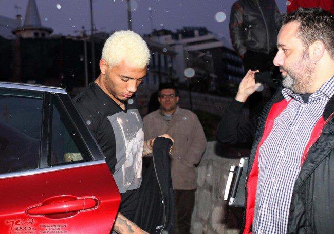 Ο Καζίμ Ρίτσαρντς στα γραφεία του Ολυμπιακού