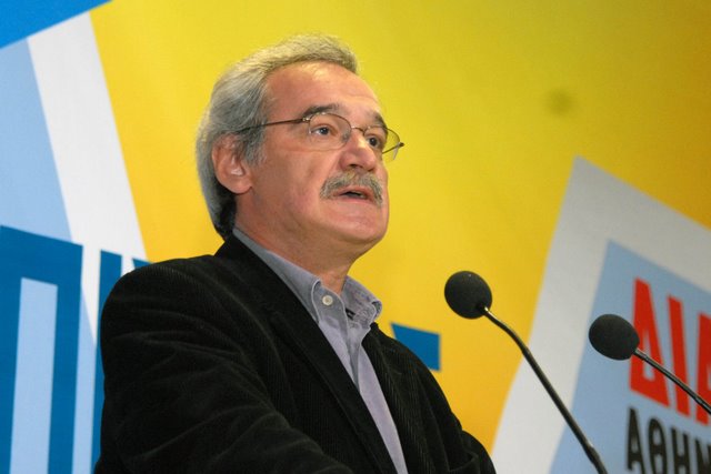 Μας πιέζουν να αγοράσουμε όπλα