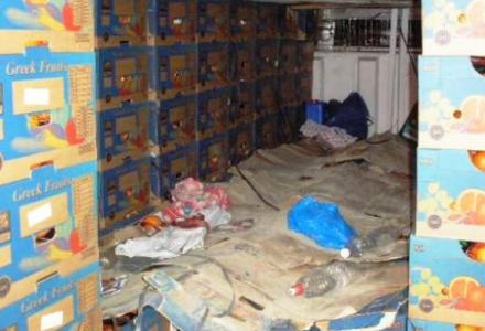 Αξιωματικός μετέφερε λαθρομετανάστες