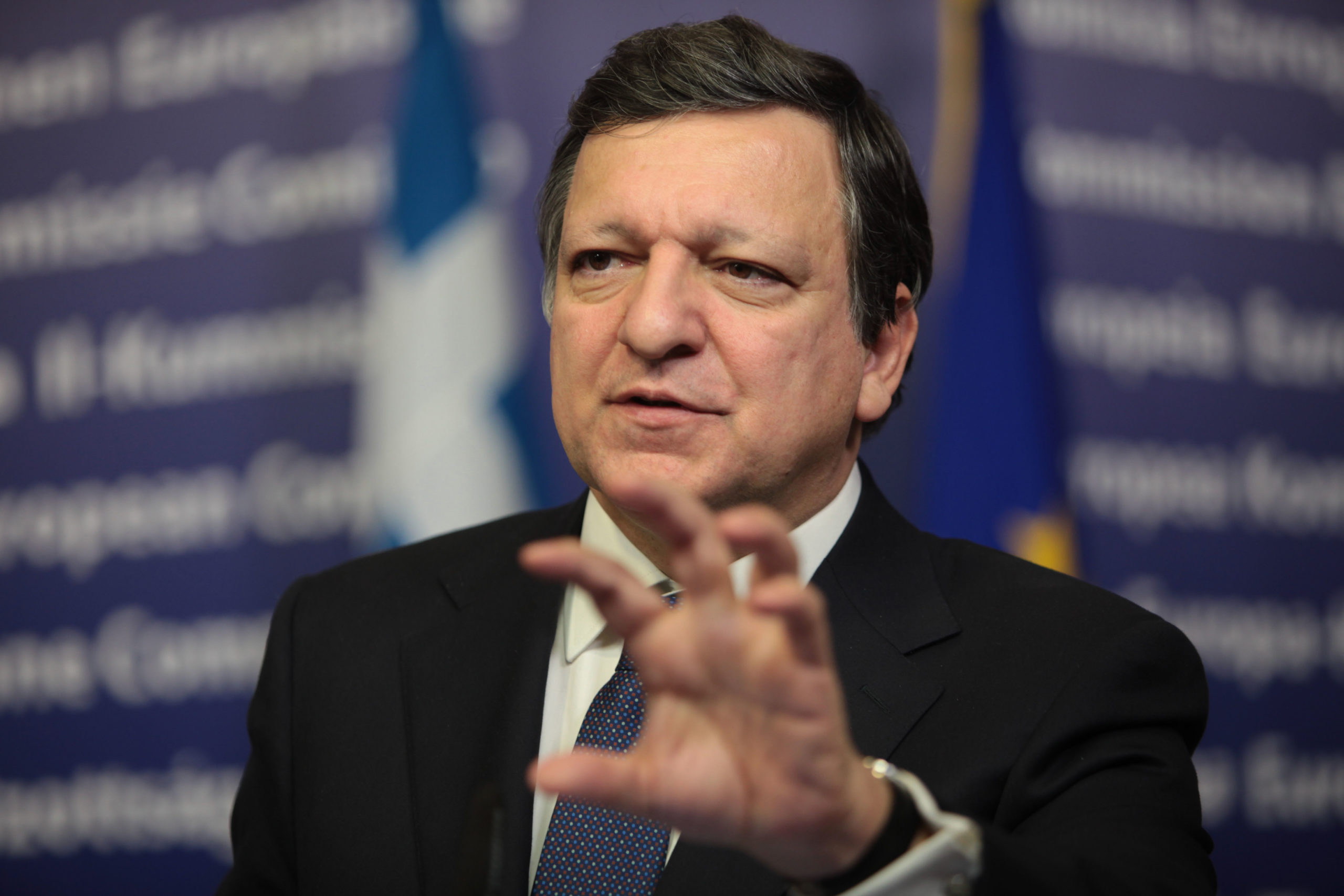 Μπαρόζο: “Ζητάμε από όλα τα κόμματα του ελληνικού κοινοβουλίου να δεσμευθούν με ξεκάθαρο τρόπο”