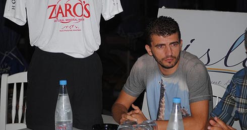 Διαιτητής σώζει ποδοσφαιριστή