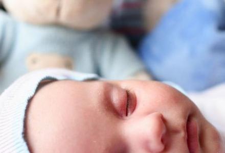 Πεθαίνουν νεογνά λόγω κρίσης!