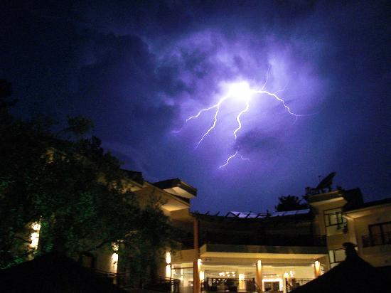 Θάσος: Πλοίο αδυνατεί να προσδεθεί στο λιμάνι